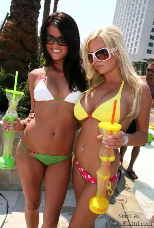 1margarita bikini girls holding drinks beach babes (1)